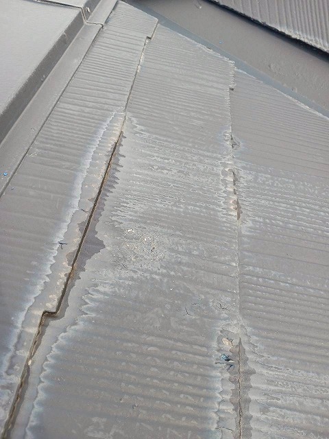 雨染みが生じた屋根材